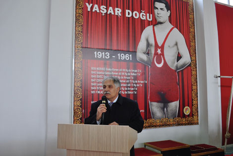 EFSANEVİ GÜREŞÇİ YAŞAR DOĞU, SAMSUNDA ANILDI