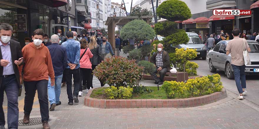 Sinop'ta tam kapanma sonrası vatandaşlar cadde ve sokakları doldurdu