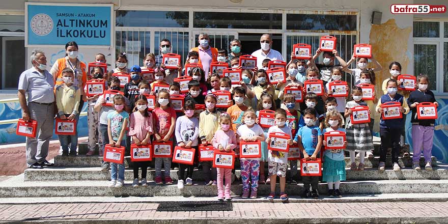 Atakum’da öğrencilere karne hediyesi