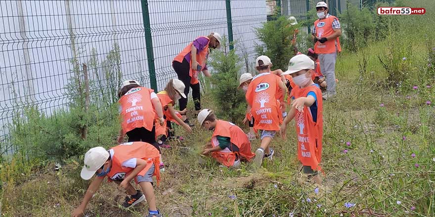 Öğrenciler son eğitim gününde fidan bakımı yaptı