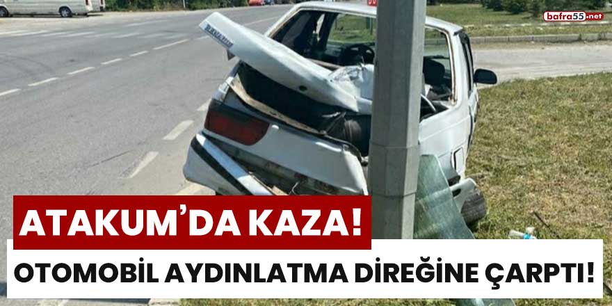 Atakum'da otomobil aydınlatma direğine çarptı!