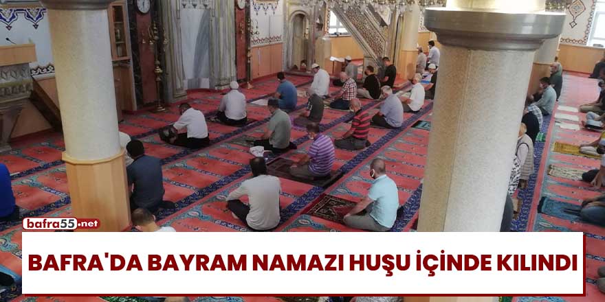 Bafra'da bayram namazı huşu içinde kılındı