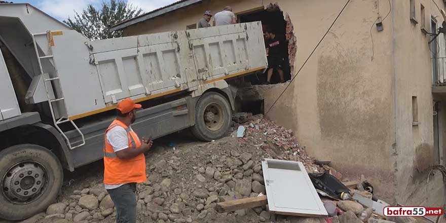 Babaçay'da yıkım öncesi vatandaşlar eşyalarını kurtarmak için evlere girdi