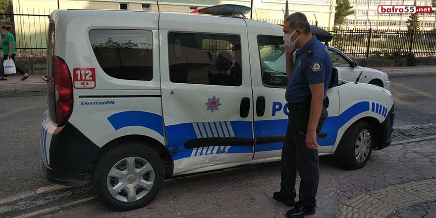 Samsun'da polis aracına hafif ticari araç çarptı
