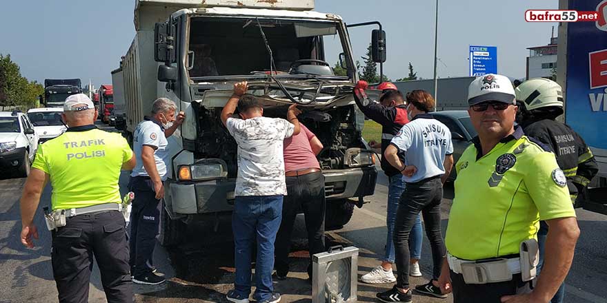 Samsun'da kamyonlar çarpıştı