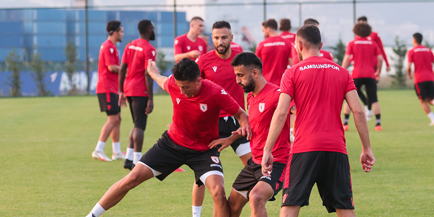 Samsunspor'da 22 futbolcu geldi, 21 oyuncu gitti