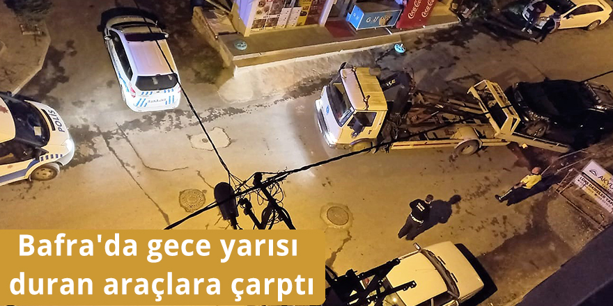 Bafra'da gece yarısı duran araçlara çarptı