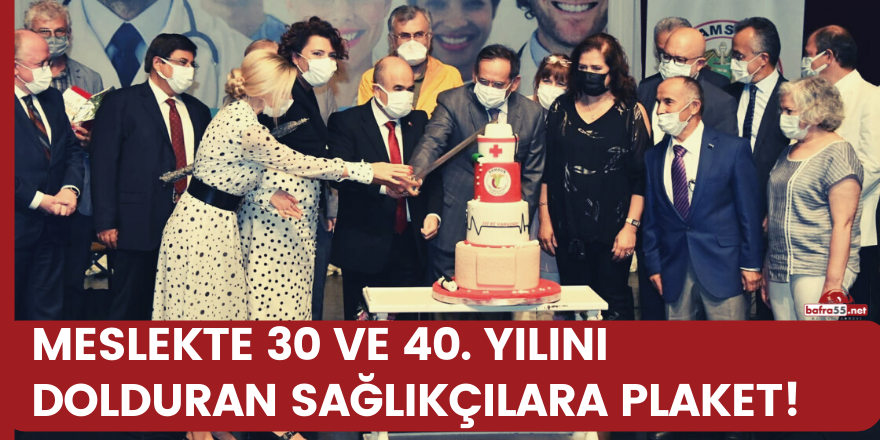 Meslekte 30 ve 40. yılını dolduran sağlıkçılara plaket