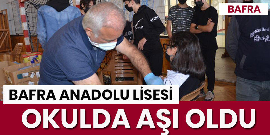 Liseliler okulda aşı oldu