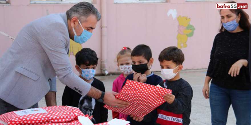 Atakum Belediyesi’nden öğrencilere hediye sürprizi