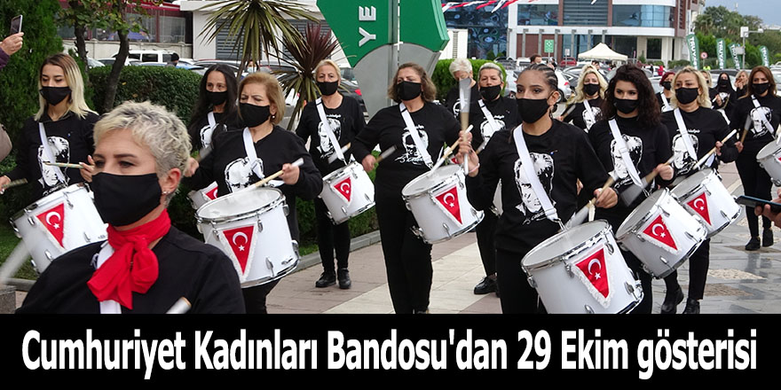 Cumhuriyet Kadınları Bandosu'dan 29 Ekim gösterisi