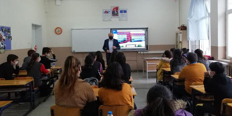 8. sınıf öğrencilerine mesleki eğitim semineri