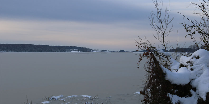 Sarıkum Gölü buz tuttu