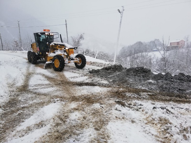 Türkeli'de köy yolu çöktü