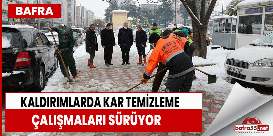 Bafra'da kaldırımlarda kar temizleme çalışmaları