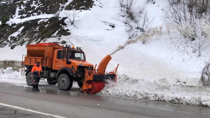 Sinop’un yüksek kesimlerinde kar küreme çalışmaları