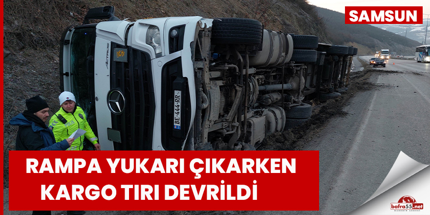 Samsun'da kargo tırı devrildi: 1 yaralı