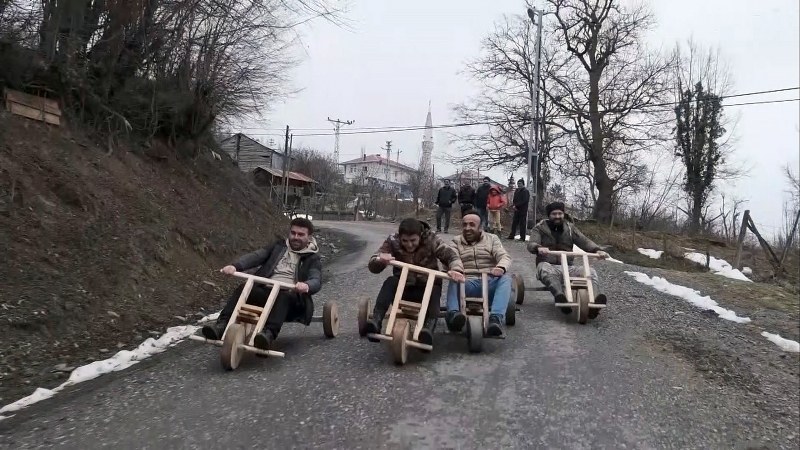 Köy halkı geleneksel kış festivalinde bir araya geldi