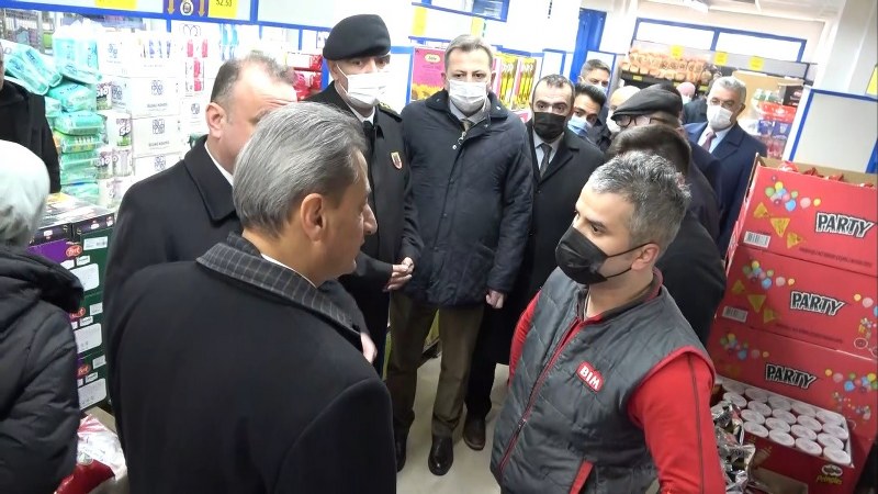 Sinop Valisi'nden zincir market görevlisine sert uyarı: “Hayatınızı yaşanmaz yaparız”