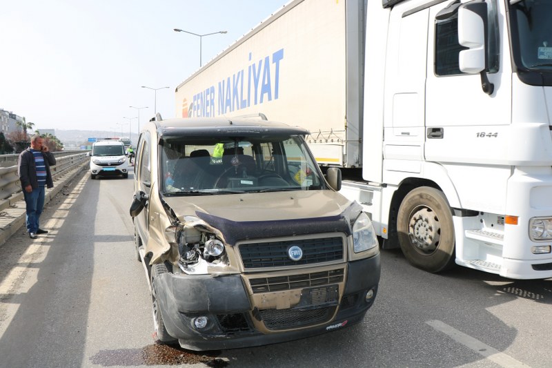 Viyadükte trafik kazası