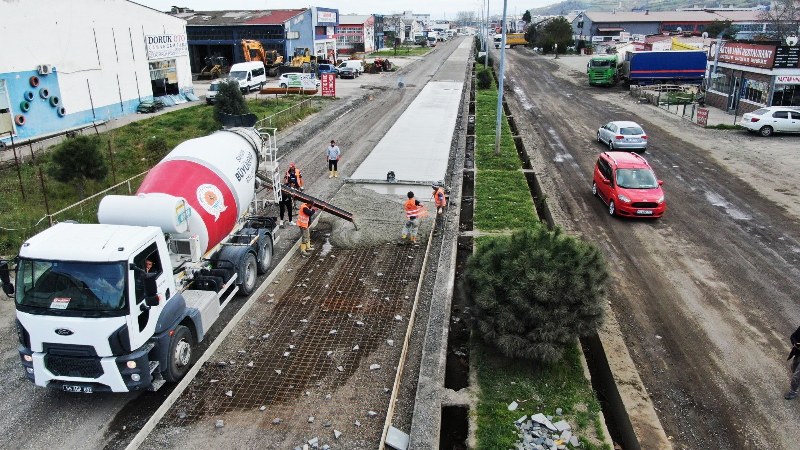 Kutlukent Bulvarı beton yolla yenileniyor