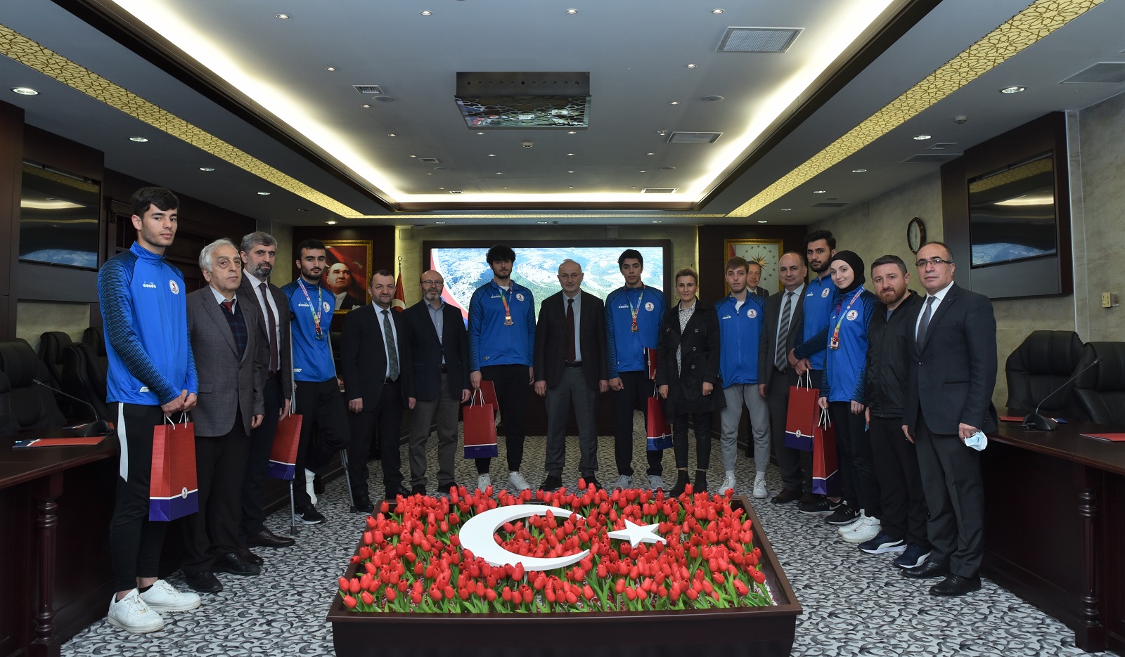 Rektör Ünal, Unilig Türkiye Şampiyonasında Başarı Gösteren Sporcuları Kabul Etti