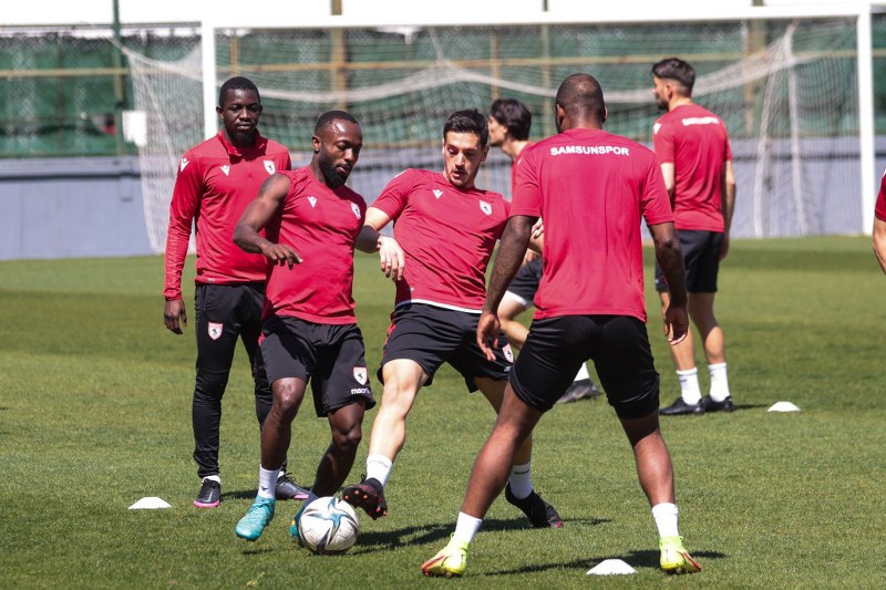 Samsunspor son 4 sezonda 80 futbolcu transfer etti