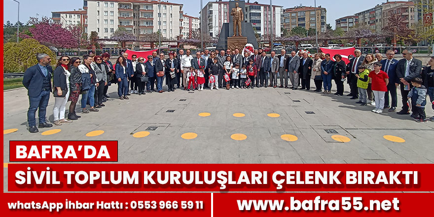 Atatürk Anıtına Çelenk Bıraktılar