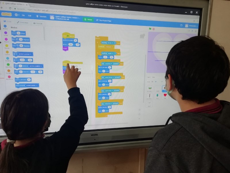 Öğrenciler bu proje ile kodlama dünyasına adım atıyor
