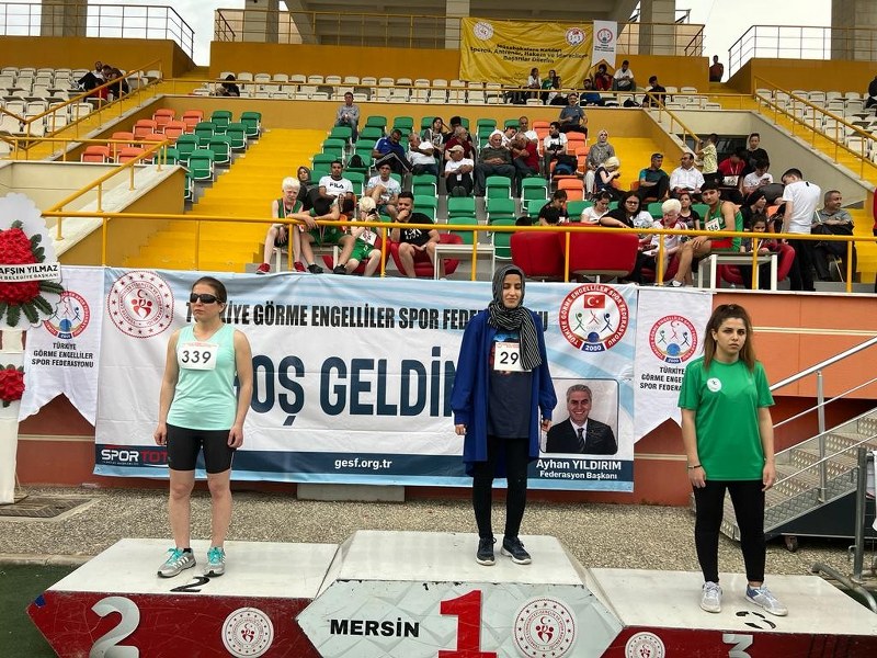 Sinoplu sporcu atletizm şampiyonasında iki madalya aldı