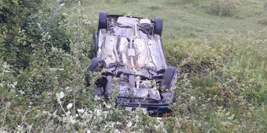 Sinop'ta otomobil şarampole devrildi: 1 yaralı