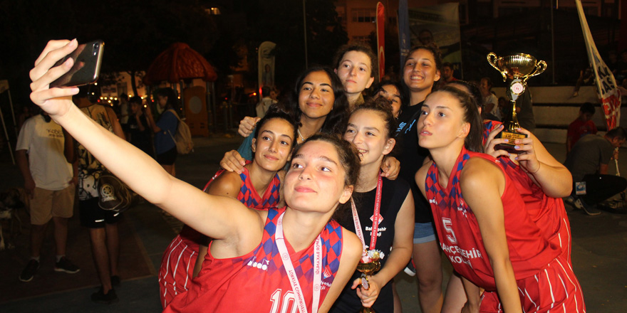 Sinop'ta Berkay Akbaş Sokak Basketbol turnuvası sona erdi