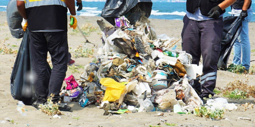 Samsun plajlarından günde 8 ton atık toplanıyor