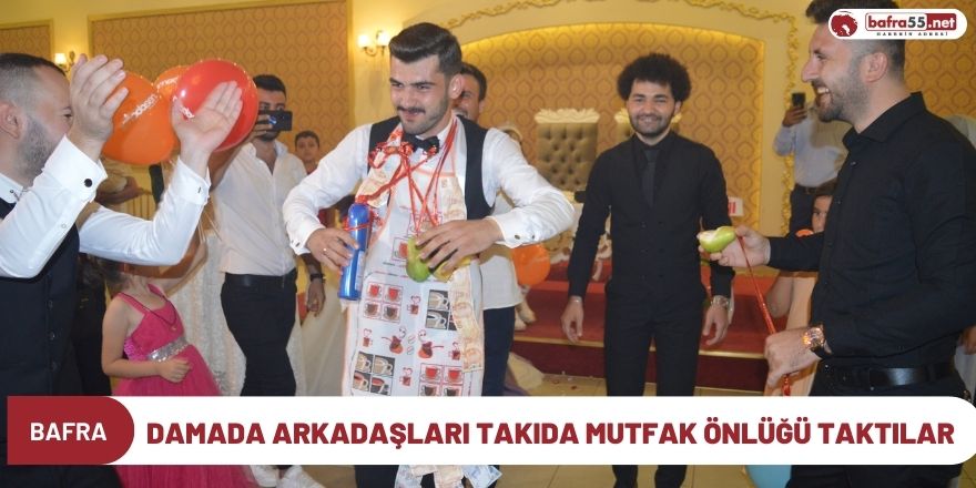 Damada arkadaşları takıda mutfak önlüğü taktılar