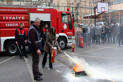 SAMSUN’DA LİSEDE YANGIN TATBİKATI