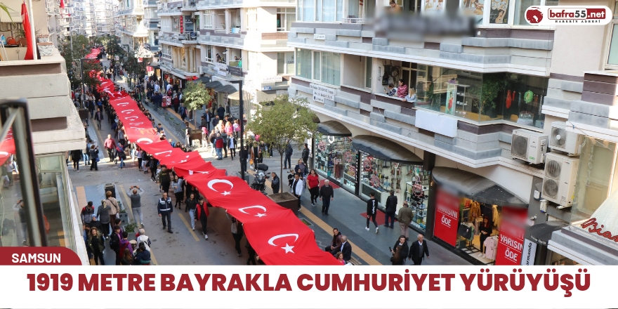 1919 metre bayrakla Cumhuriyet Yürüyüşü