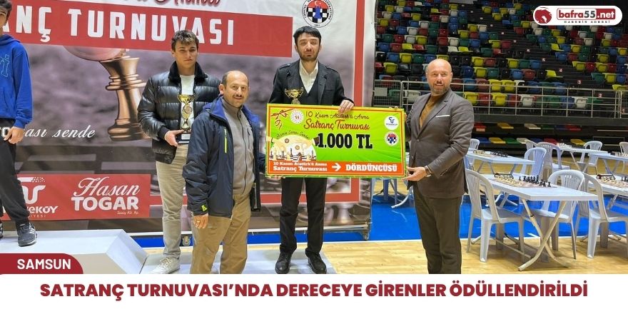 Satranç Turnuvası’nda dereceye girenler ödüllendirildi.