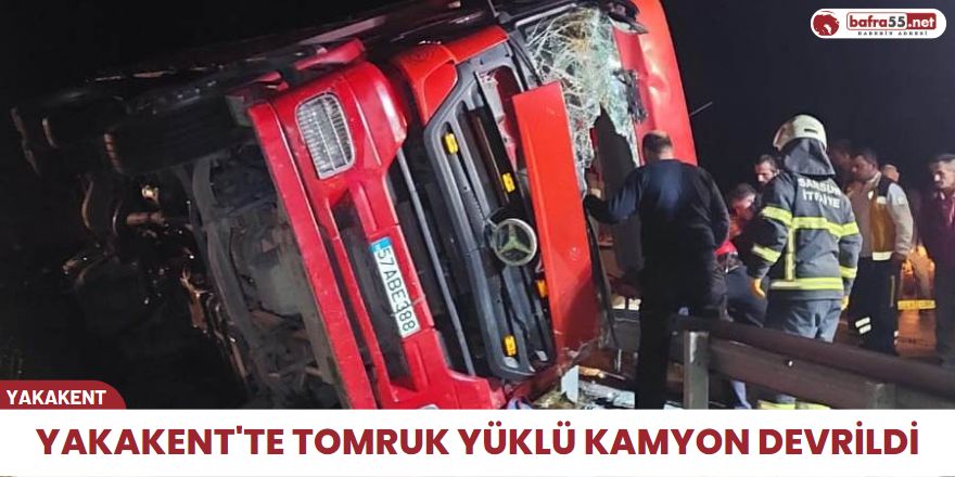 Yakakent'te tomruk yüklü kamyon devrildi