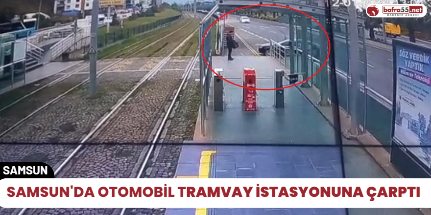 Samsun'da otomobil tramvay istasyonuna çarptı