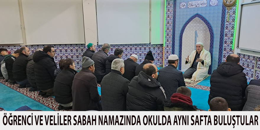 Öğrenci ve Veliler Sabah Namazında Okulda Aynı Safta Buluştular