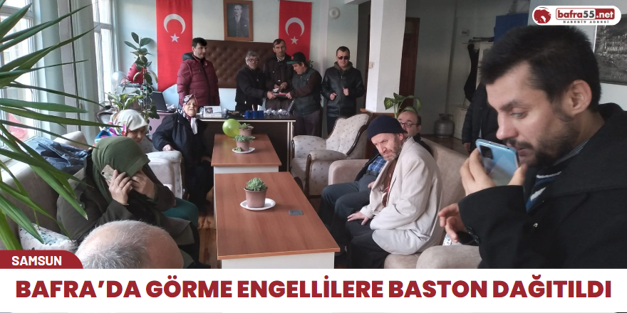 Bafra’da görme engellilere baston dağıtıldı