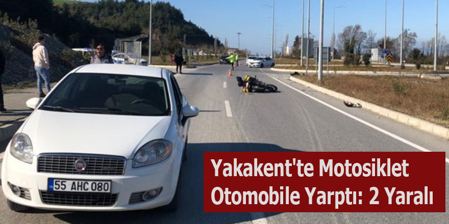 Yakakent'te Motosiklet Otomobile Yarptı: 2 Yaralı