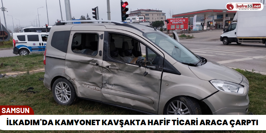 İlkadım'da Kamyonet Kavşakta Hafif Ticari Araca Çarptı