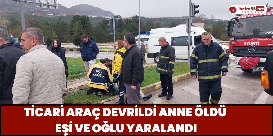 Ticari Araç Devrildi Anne Öldü Eşi ve Oğlu Yaralandı