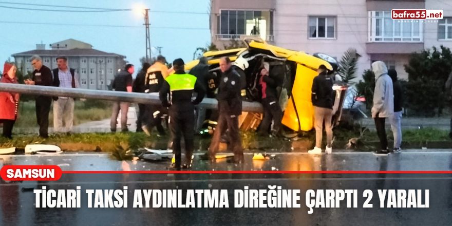 Ticari Taksi Aydınlatma Direğine Çarptı 2 Yaralı