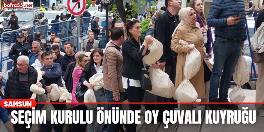 Seçim Kurulu Önünde Oy Çuvalı Kuyruğu