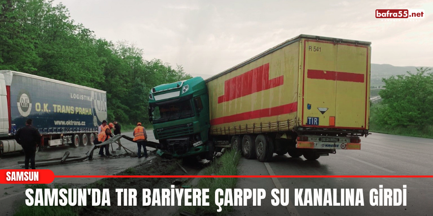 Samsun'da Tır Bariyere Çarpıp Su Kanalına Girdi