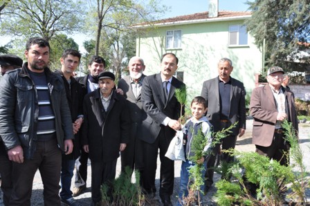 BAFRA’DA 15 BİN FİDAN DAĞITILDI