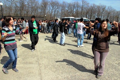 OMÜ’LÜ ÖĞRENCİLER NEVRUZ’U KUTLADI