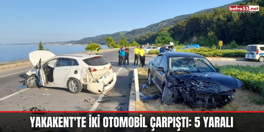 Yakakent'te iki otomobil çarpıştı: 5 yaralı